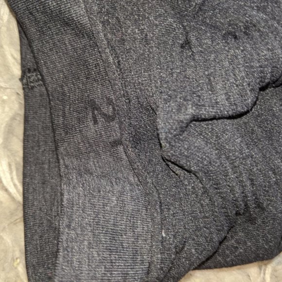 LULULEMON - Seamless Capris - Picture 4 of 9